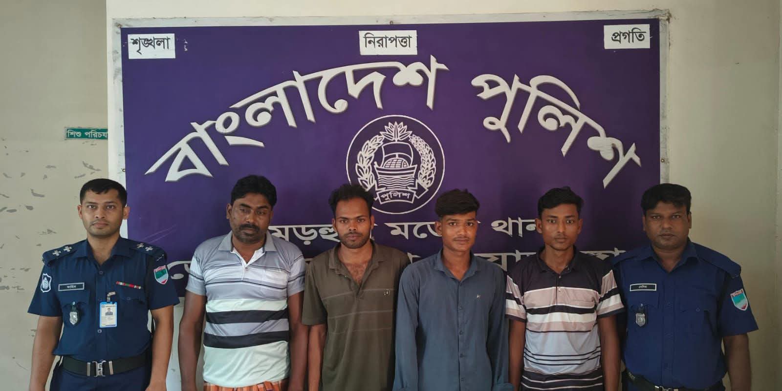 দামুড়হুদায় পুলিশের বিশেষ অভিযান: বিভিন্ন মামলার পরোয়ানাভুক্ত ৪ আসামি গ্রেফতার